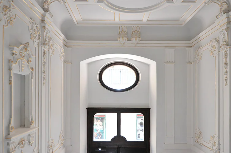 Malba ve foyer