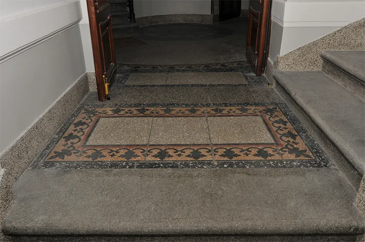 Podlaha ve foyer