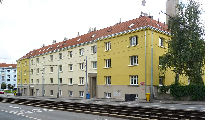 Fasáda v Plzeňské ulici