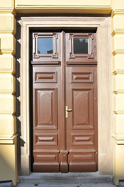 Hlavní dveře
